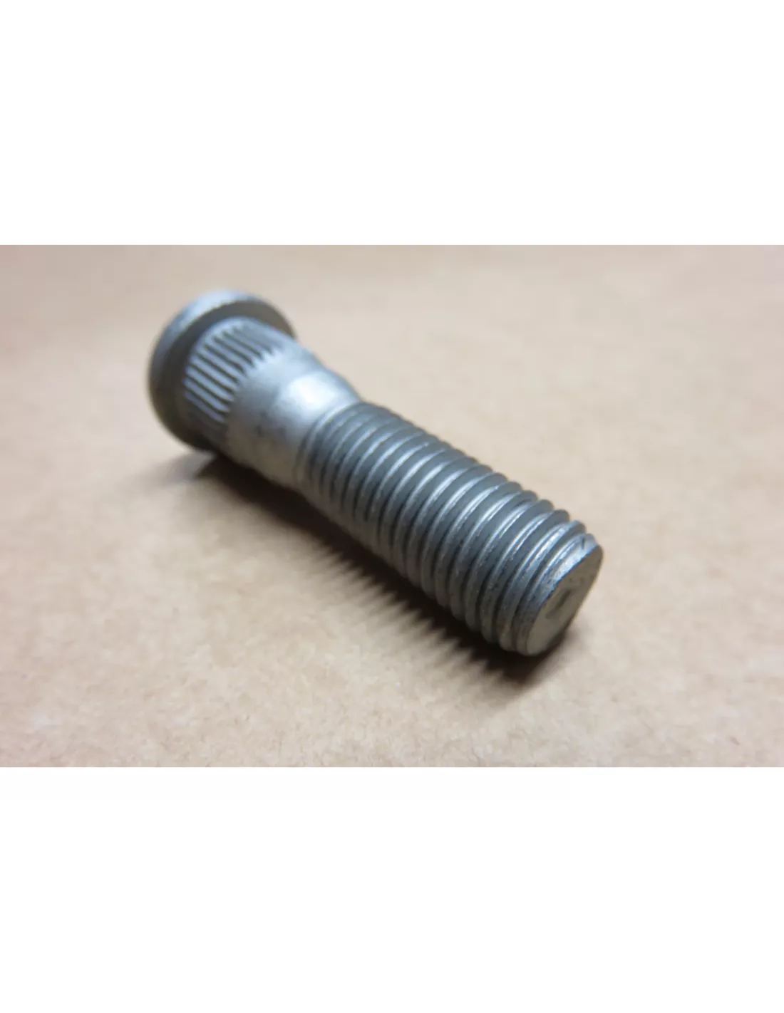 GOUJON ROUE AR J9 J12 J15 TOYOTA - accessoire 4x4