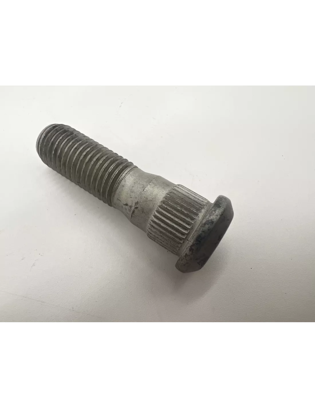 GOUJON ROUE AR J9 J12 J15 TOYOTA - accessoire 4x4