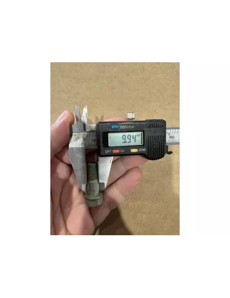Boulon entre tulipe et arbre de transmission Ø10x26mm TOYOTA -