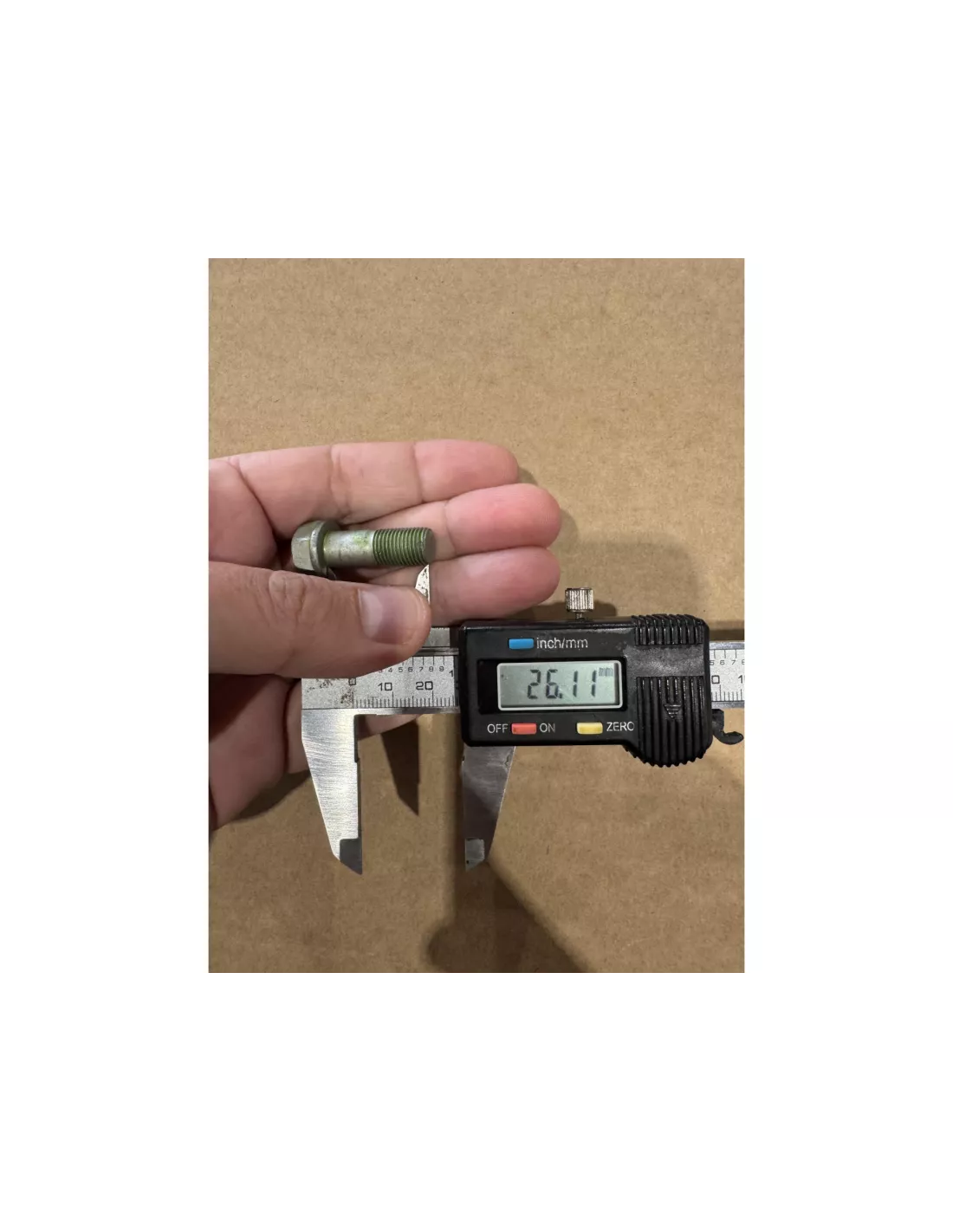 Boulon entre tulipe et arbre de transmission Ø10x26mm TOYOTA -