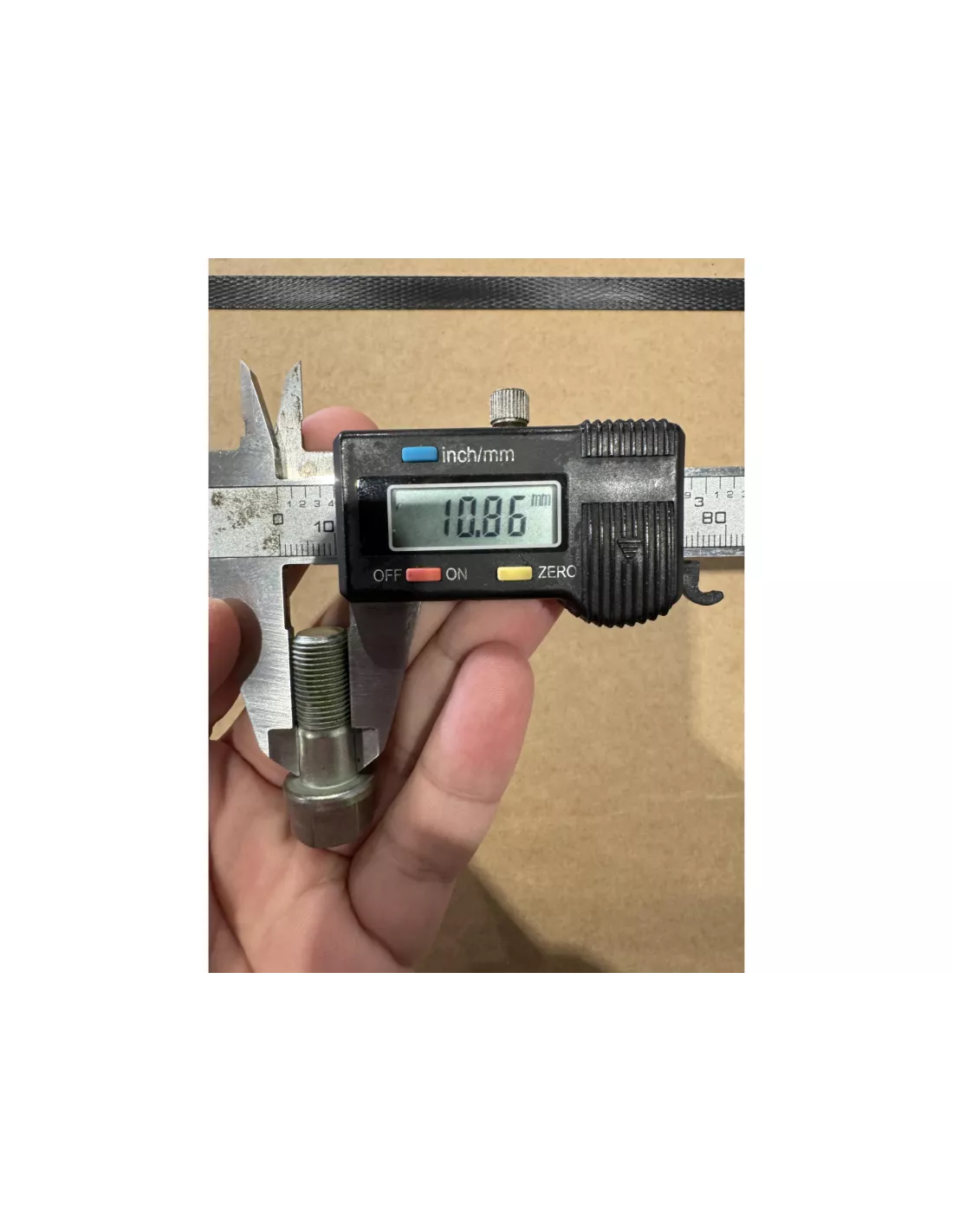 Boulon entre tulipe et arbre de transmission Ø11x27mm TOYOTA -