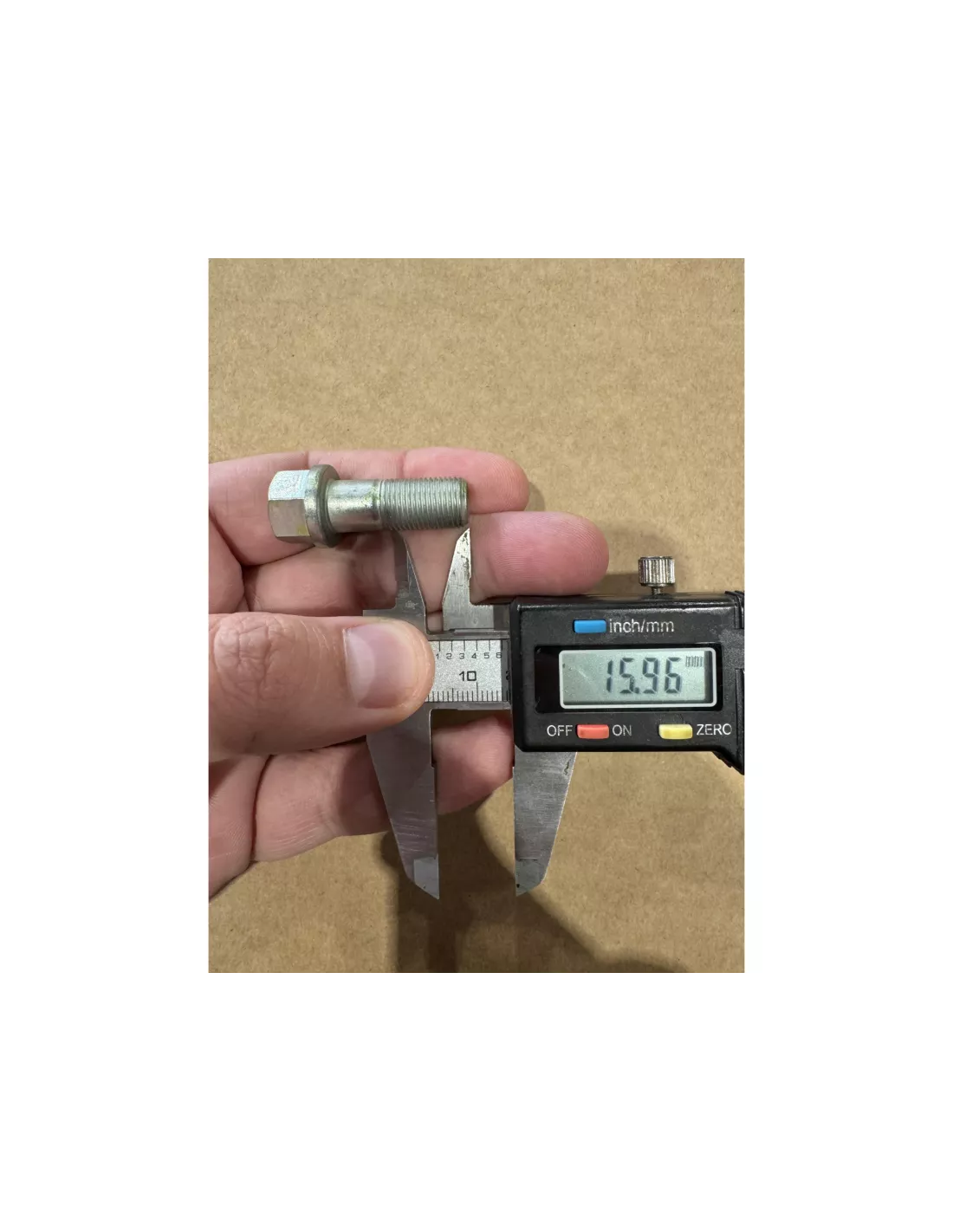 Boulon entre tulipe et arbre de transmission Ø11x27mm TOYOTA -