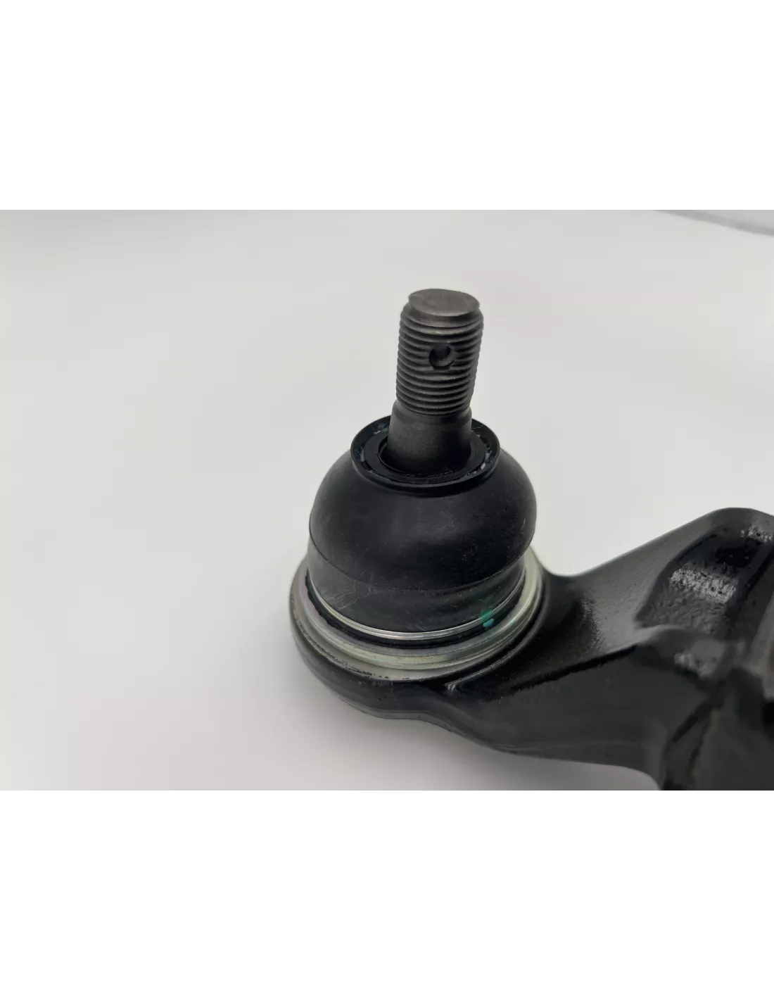 Triangle de suspension inférieur avant droit Hilux Vigo TOYOTA -