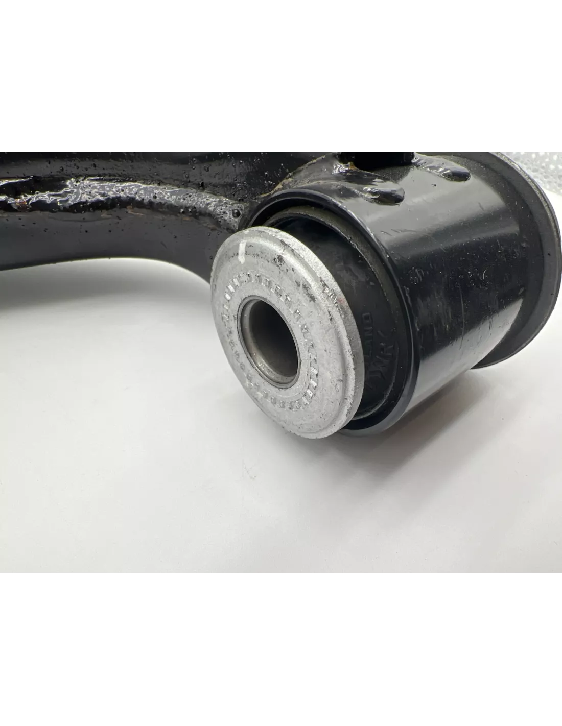 Triangle de suspension inférieur avant droit Hilux Revo TOYOTA -