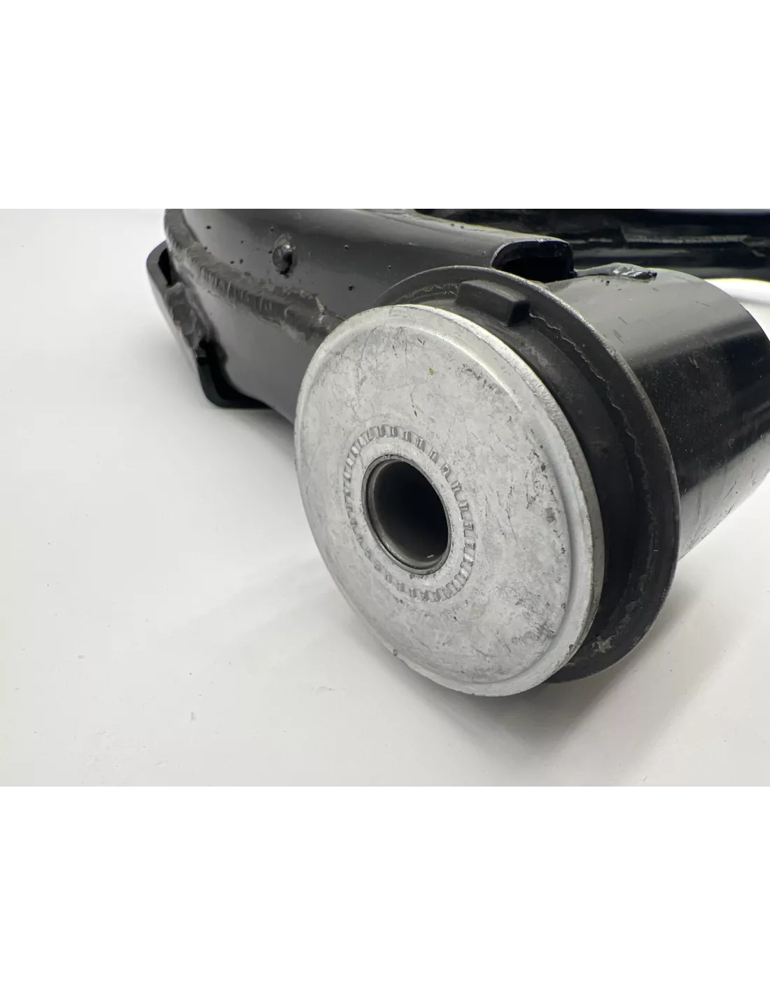 Triangle de suspension inférieur avant droit Hilux Revo TOYOTA -