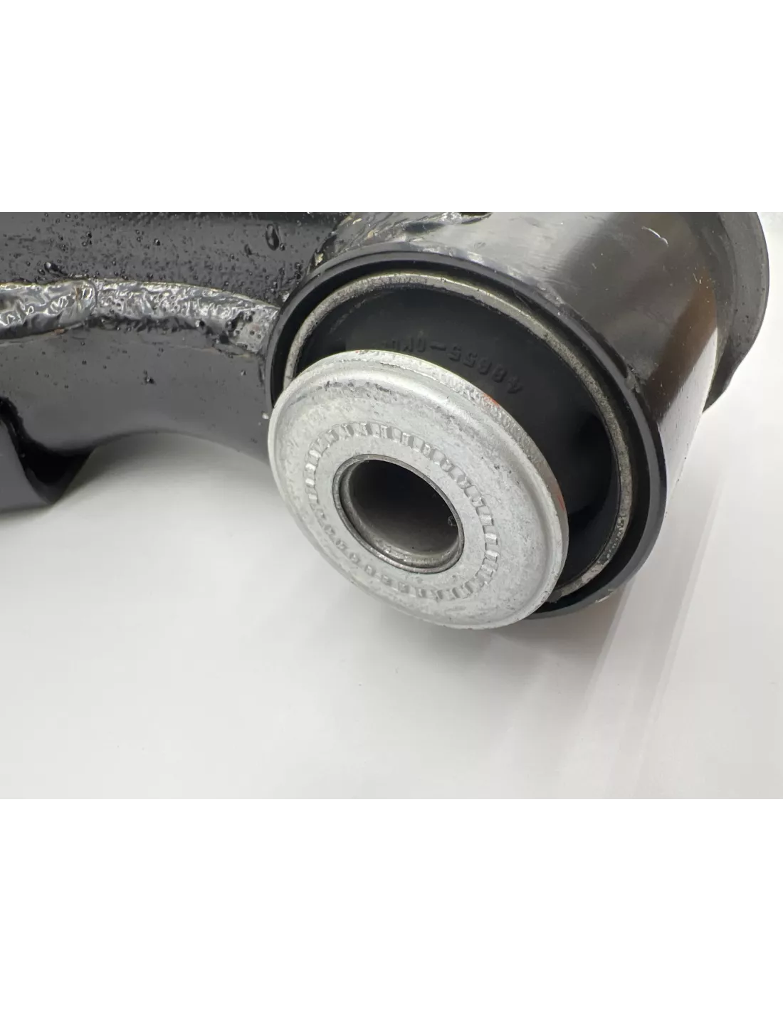 Triangle de suspension inférieur avant gauche Hilux Revo TOYOTA -
