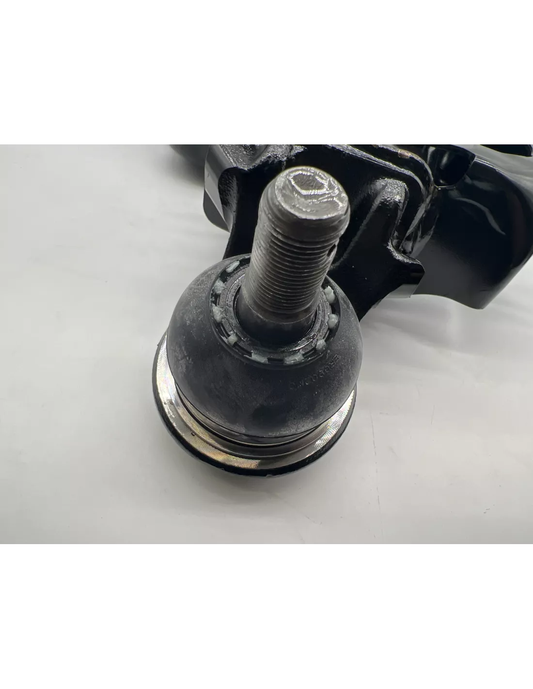 Triangle de suspension inférieur avant gauche Land Cruiser VDJ200