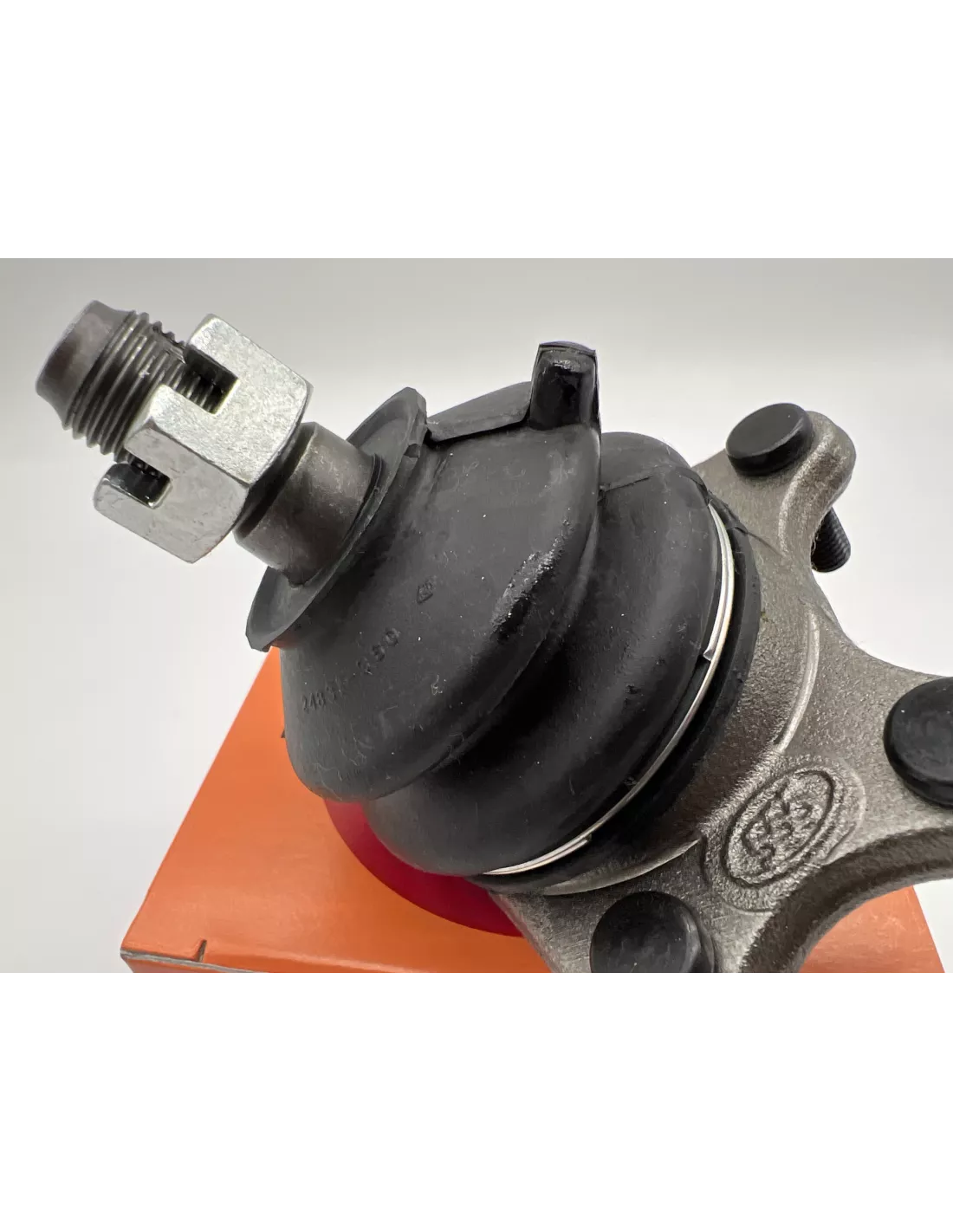 Rotule 555 inférieure triangle suspension avant Hilux Runner IFS