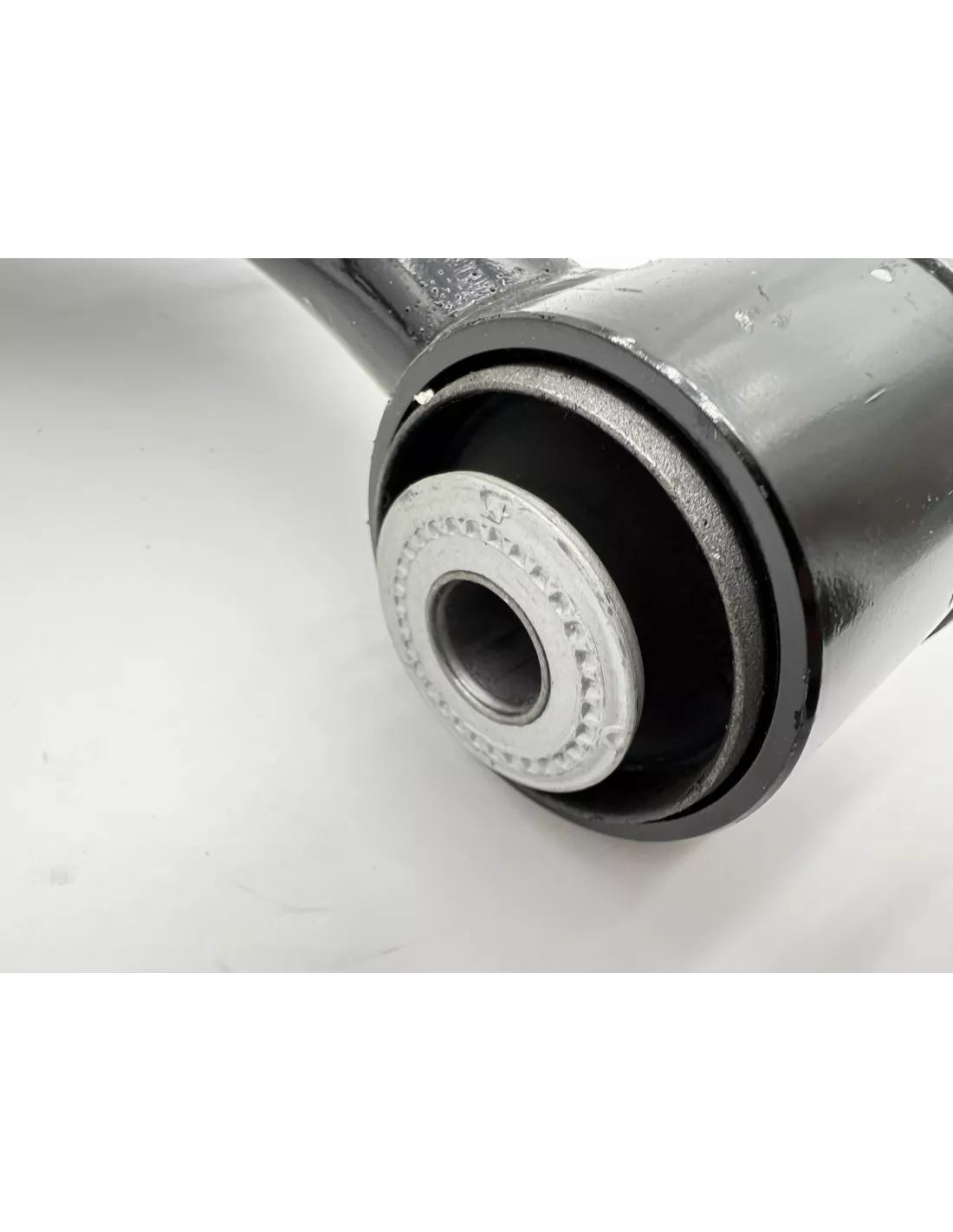 Triangle de suspension supérieur avant droit HDJ100 TOYOTA -