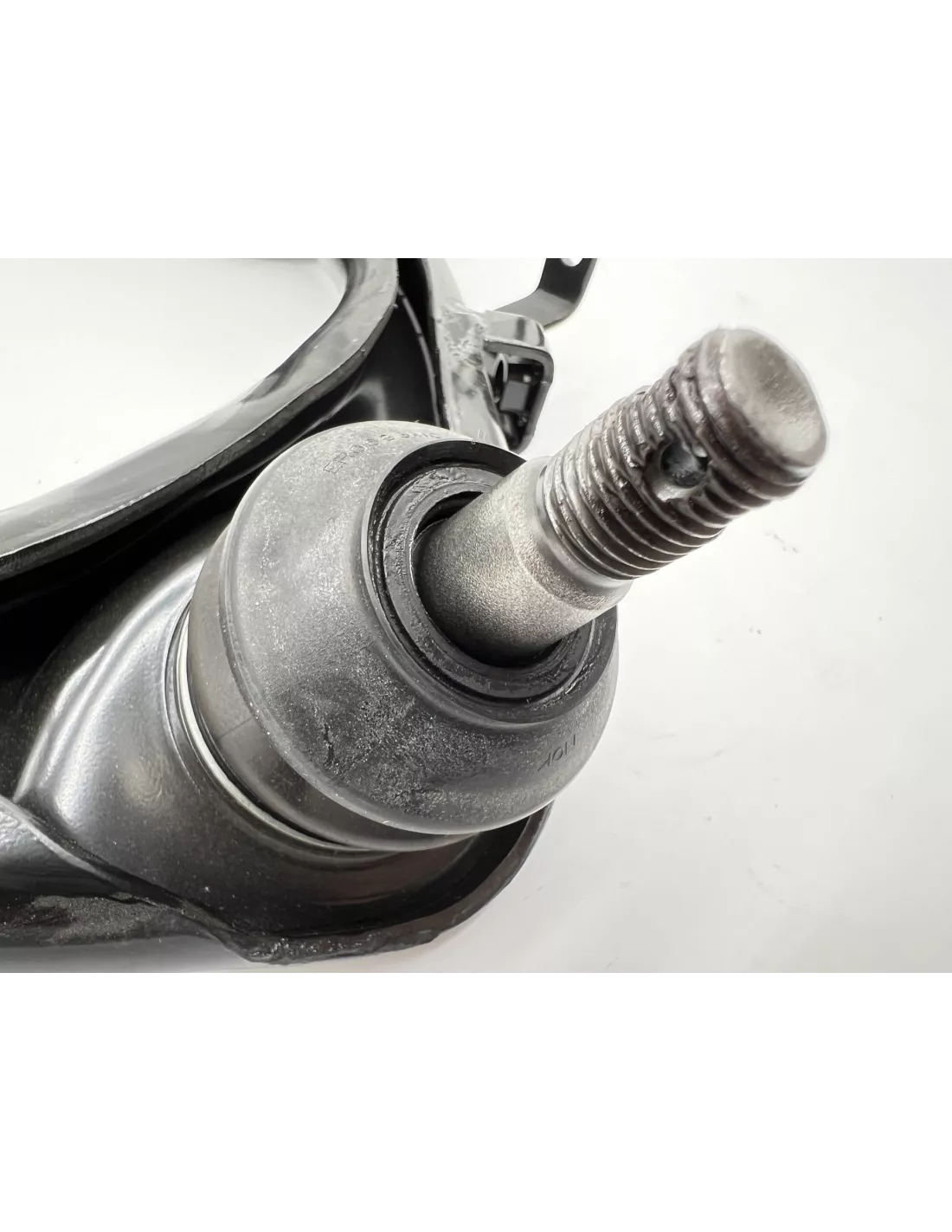 Triangle de suspension supérieur avant droit HDJ100 TOYOTA -