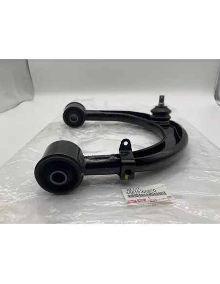 Triangle de suspension supérieur avant droit VDJ200 TOYOTA -