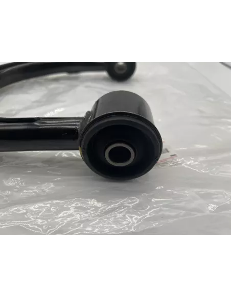 Triangle de suspension supérieur avant droit VDJ200 TOYOTA -