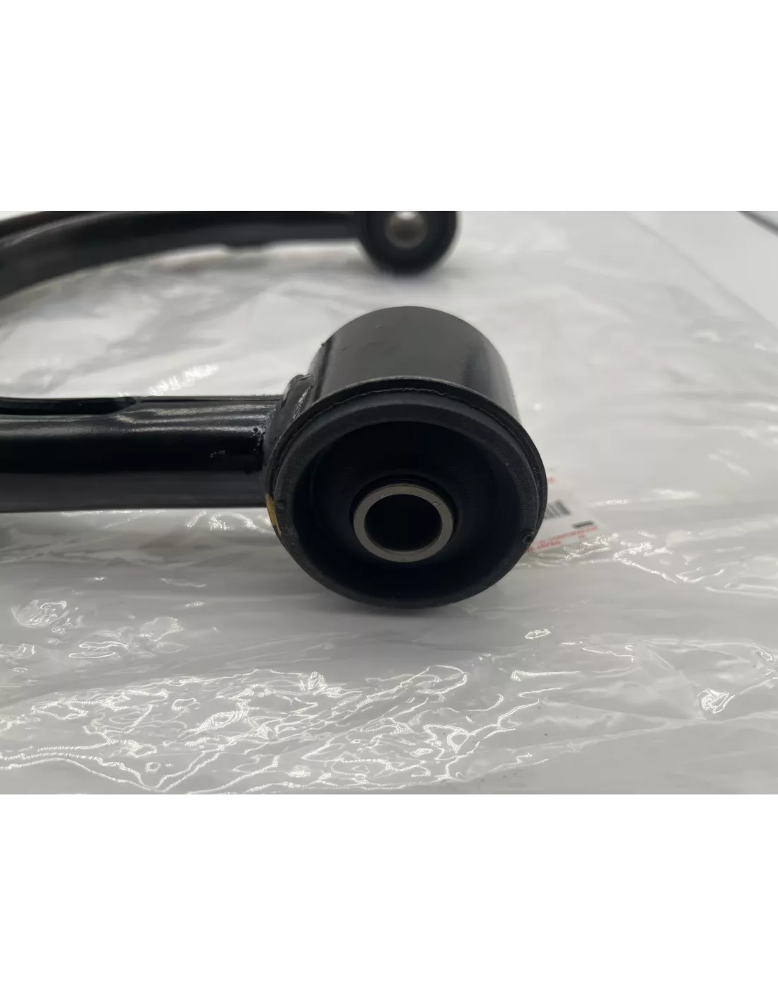 Triangle de suspension supérieur avant droit VDJ200 TOYOTA -