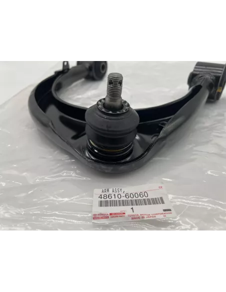 Triangle de suspension supérieur avant droit VDJ200 TOYOTA -
