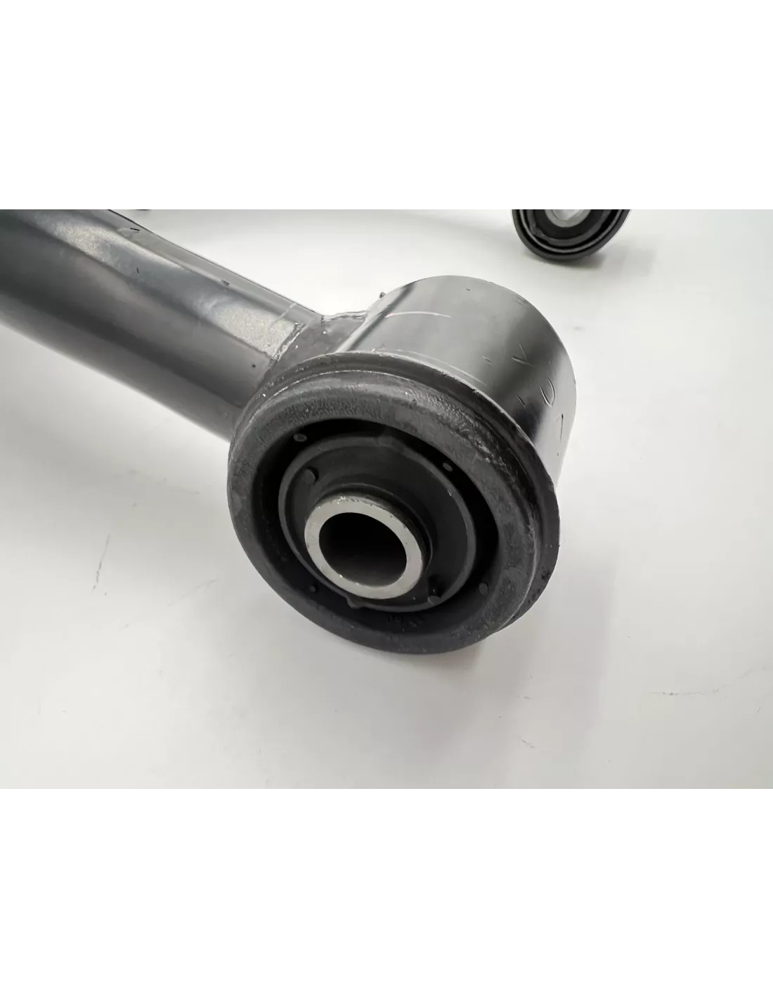 Triangle de suspension supérieur avant droit Land Cruiser KDJ12 KDJ15