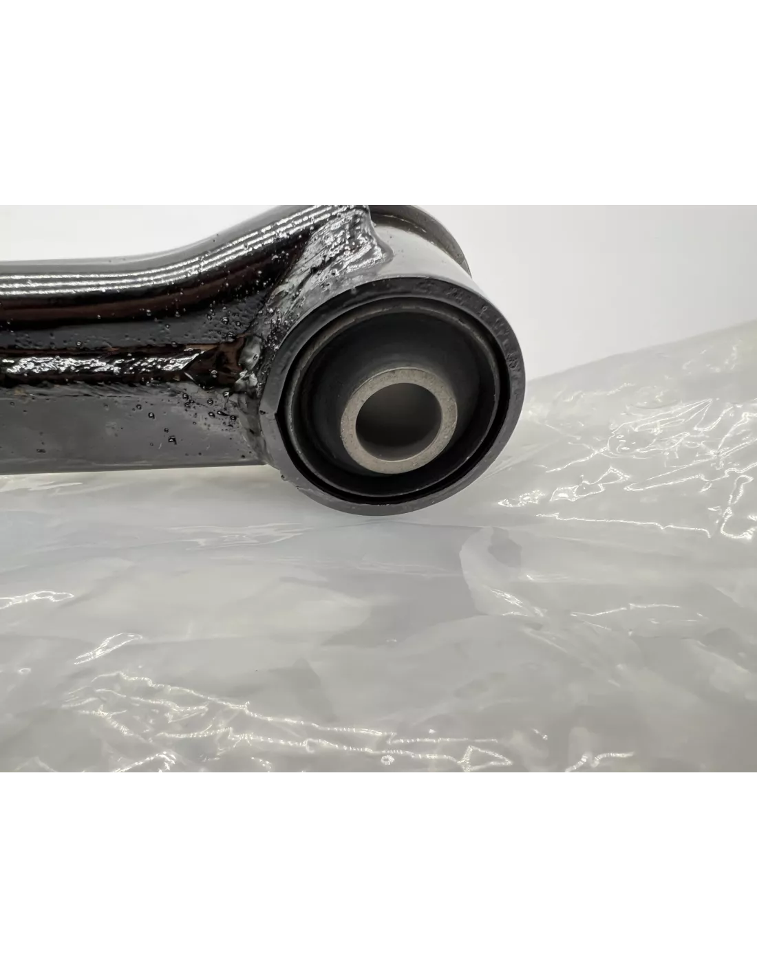 Triangle de suspension supérieur avant gauche Land Cruiser KZJ9 KDJ9
