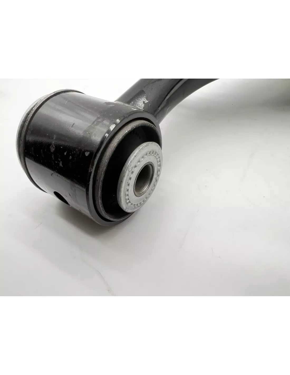Triangle de suspension supérieur avant gauche HDJ100 TOYOTA -
