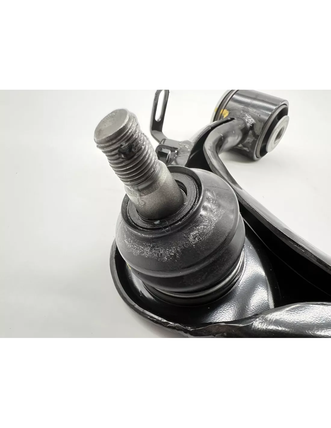 Triangle de suspension supérieur avant gauche HDJ100 TOYOTA -
