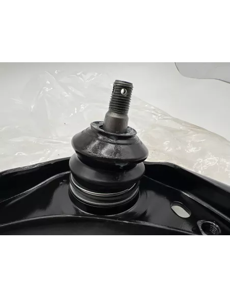 Triangle de suspension supérieur avant gauche VDJ200 TOYOTA -