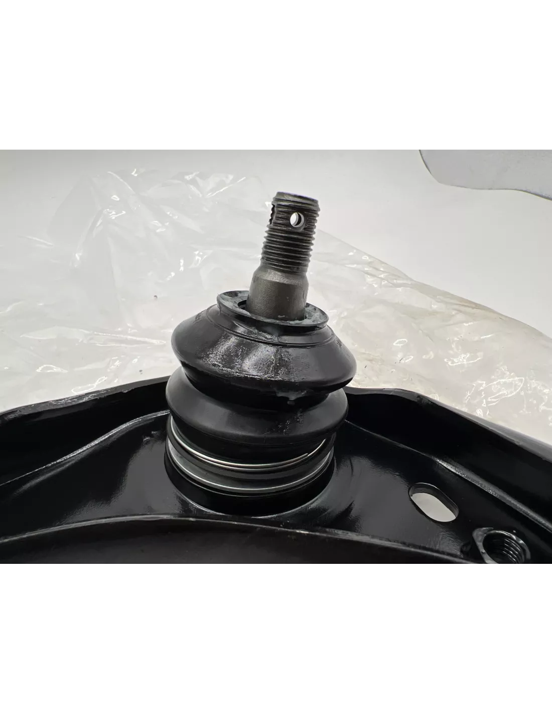 Triangle de suspension supérieur avant gauche VDJ200 TOYOTA -