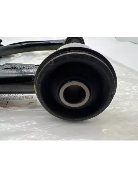 Triangle de suspension supérieur avant gauche VDJ200 TOYOTA -