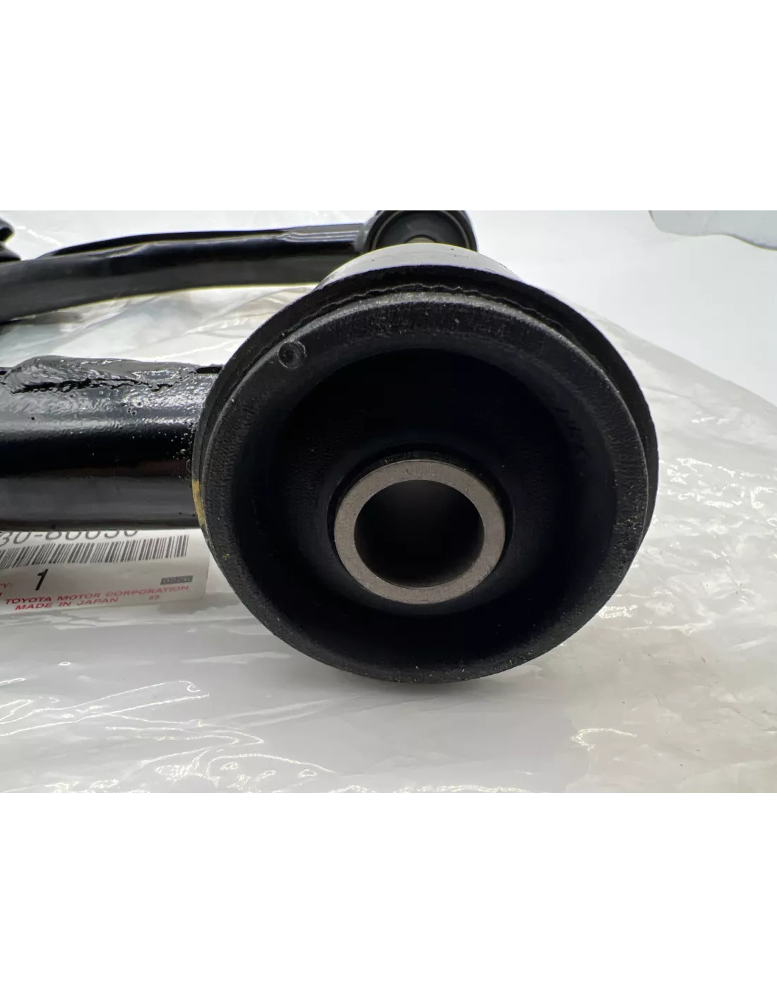 Triangle de suspension supérieur avant gauche VDJ200 TOYOTA -