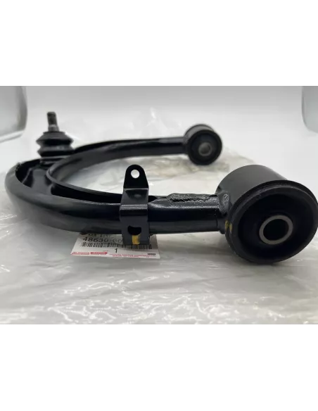 Triangle de suspension supérieur avant gauche VDJ200 TOYOTA -