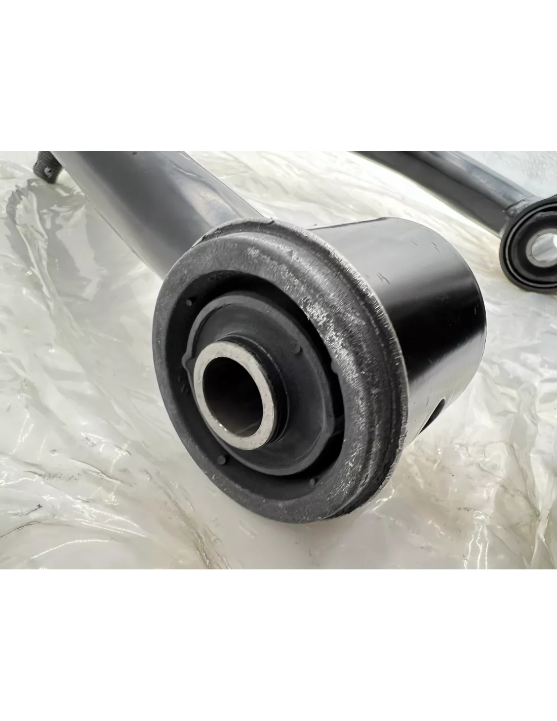 Triangle de suspension supérieur avant gauche Land Cruiser KDJ12