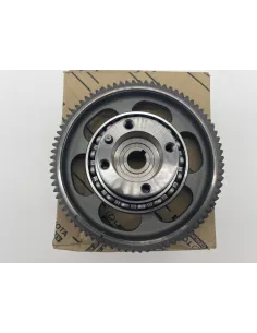 Pignon de pompe à injection dans carter de distribution KDJ12 166cv 2