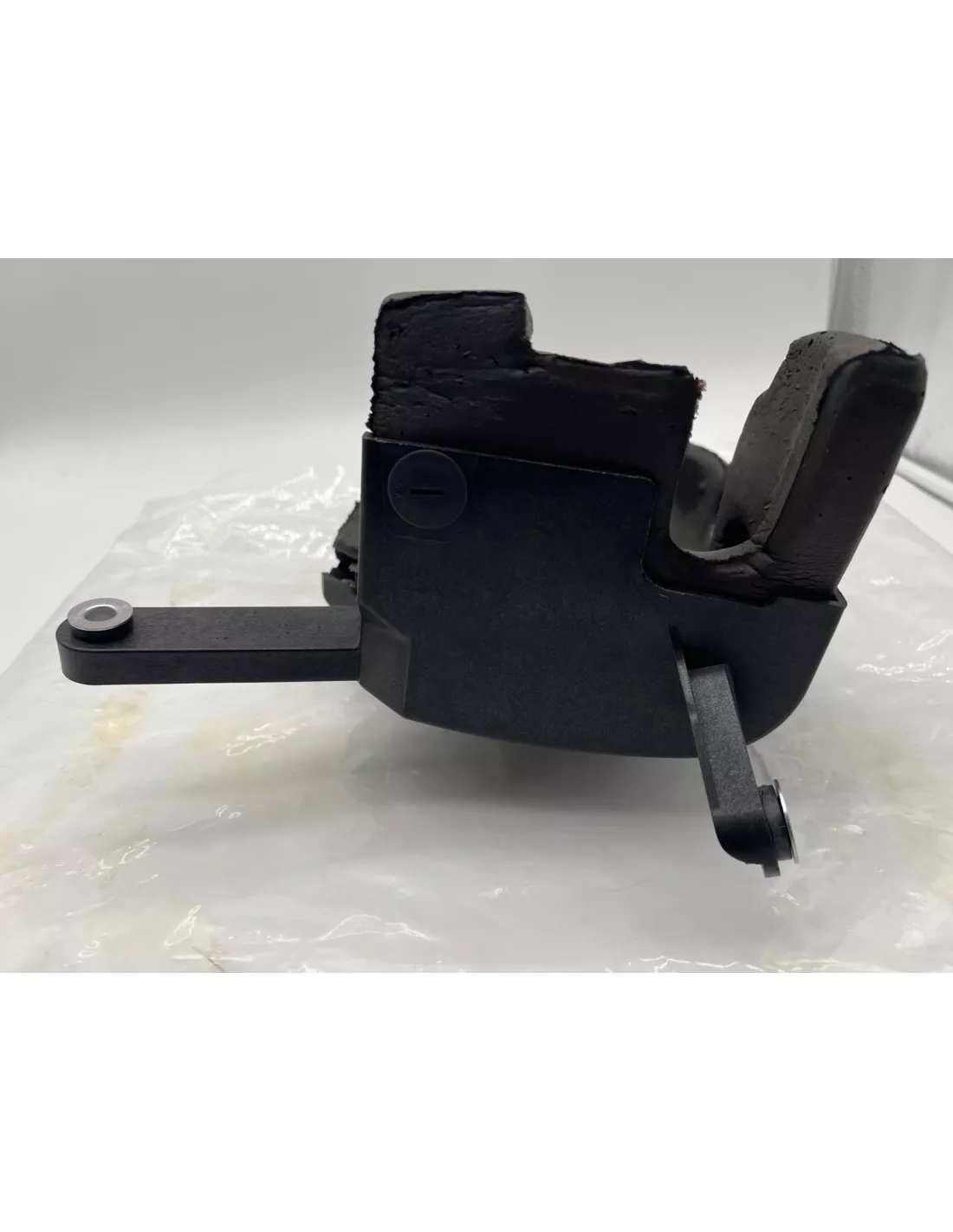 Carter plastique avec mousse insonorisant isolant pompe à injection