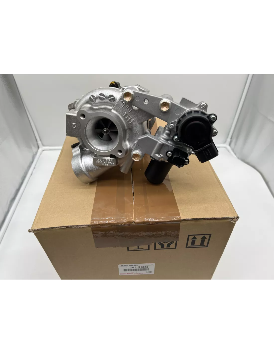 Turbocompresseur droit géométrie variable Toyota VDJ200 TOYOTA -