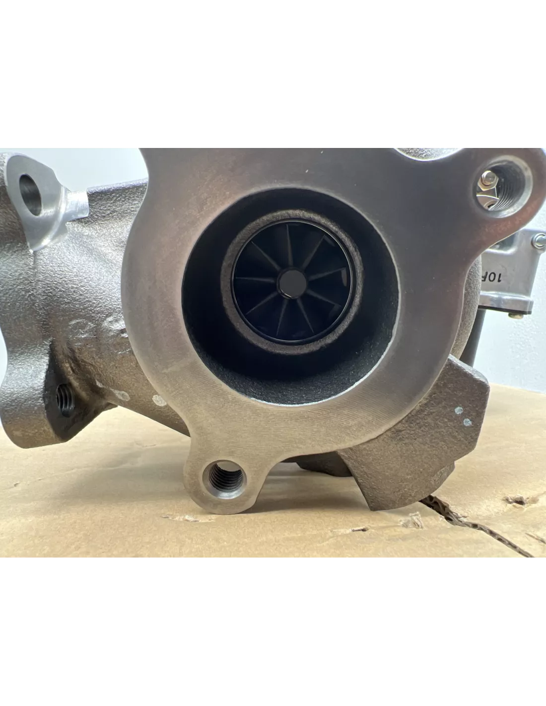 Turbocompresseur gauche géométrie variable Toyota VDJ200 TOYOTA -