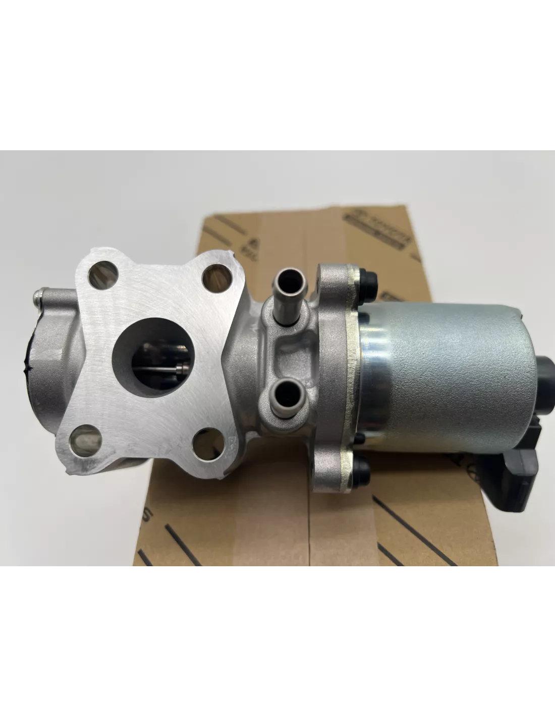 Vanne EGR recirculation gaz échappement No1 VDJ200 TOYOTA -