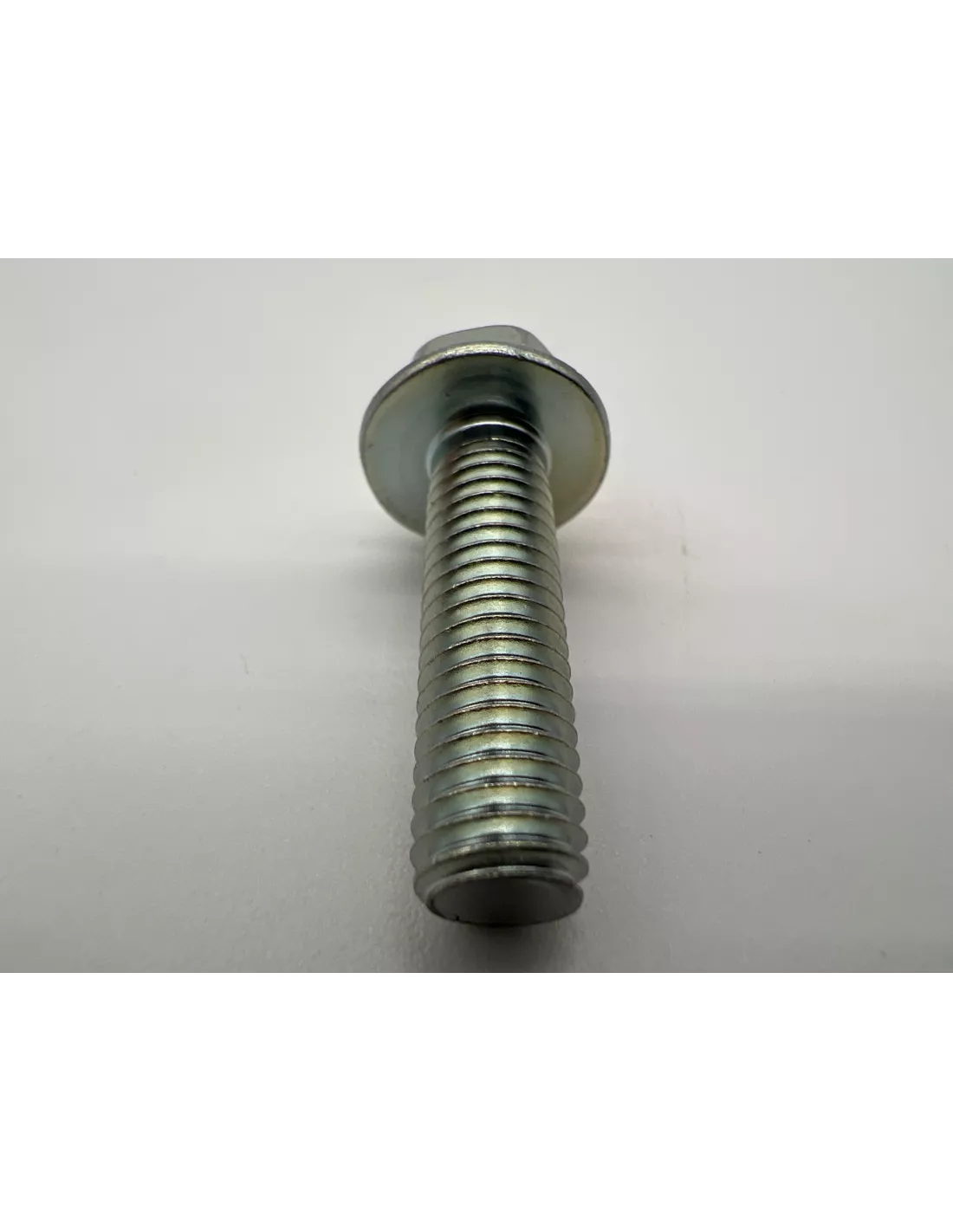Boulon fixation pipe sur collecteur admission HDJ80 12s TOYOTA -