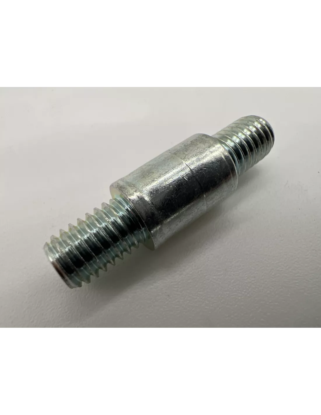 Boulon entre culasse et collecteur admission HDJ80 HZJ7 TOYOTA -