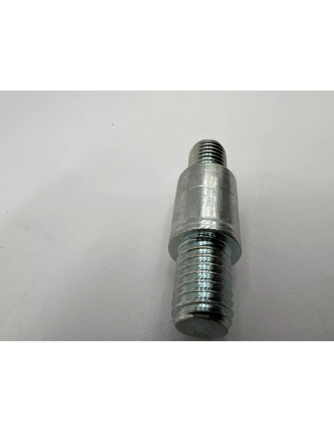 Boulon entre culasse et collecteur admission HDJ80 HZJ7 TOYOTA -