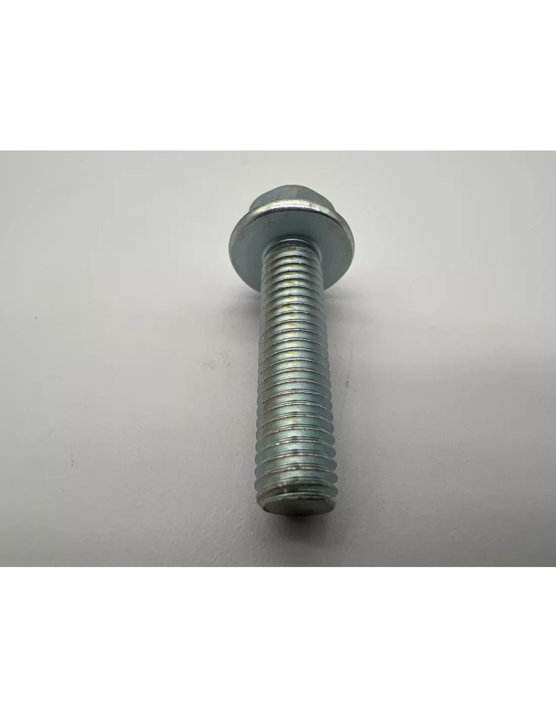 Vis fixation de poulie damper alternateur climatisation sur poulie