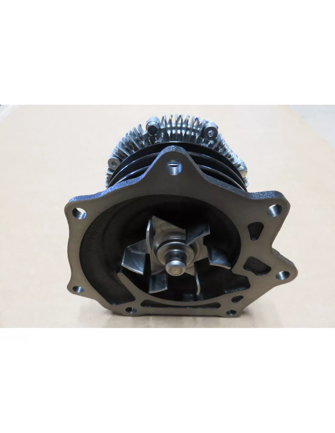 Pompe à eau Terrano 2.7TD - Entraxe viscocoupleur 135mm AISIN -