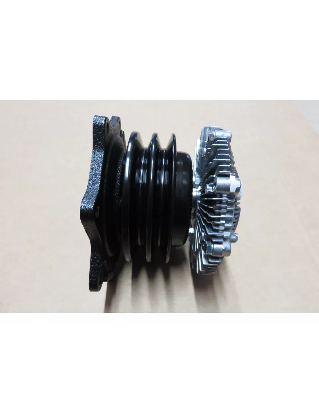 Pompe à eau Terrano 2.7TD - Entraxe viscocoupleur 135mm AISIN -