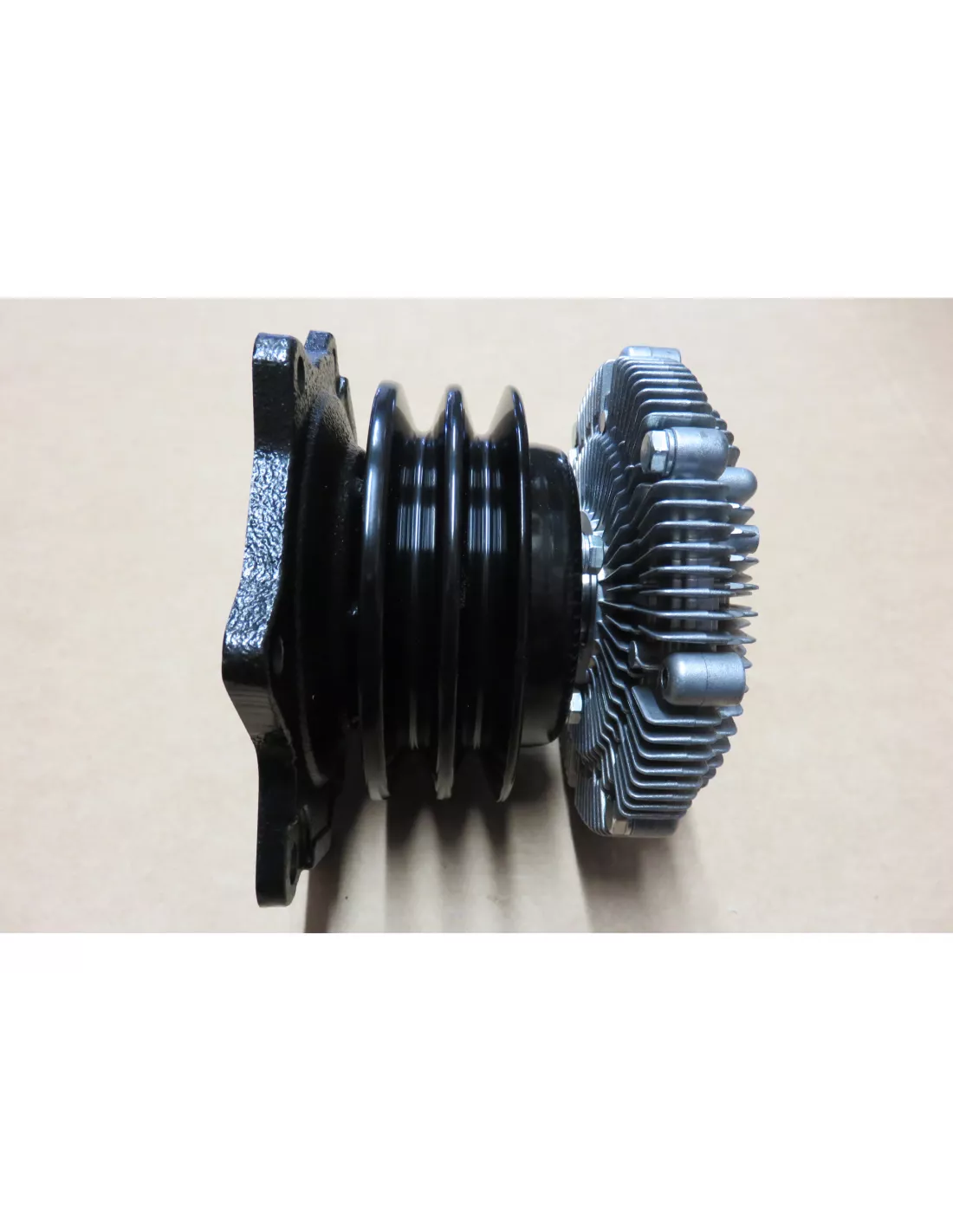 Pompe à eau Terrano 2.7TD - Entraxe viscocoupleur 145mm AISIN -