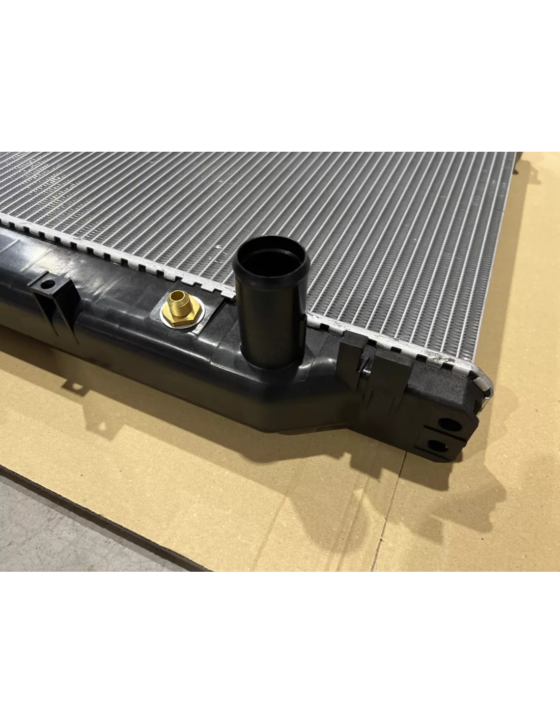 Radiateur adaptable HDJ80 - Compatible BVM et BVA DTC PARTS -