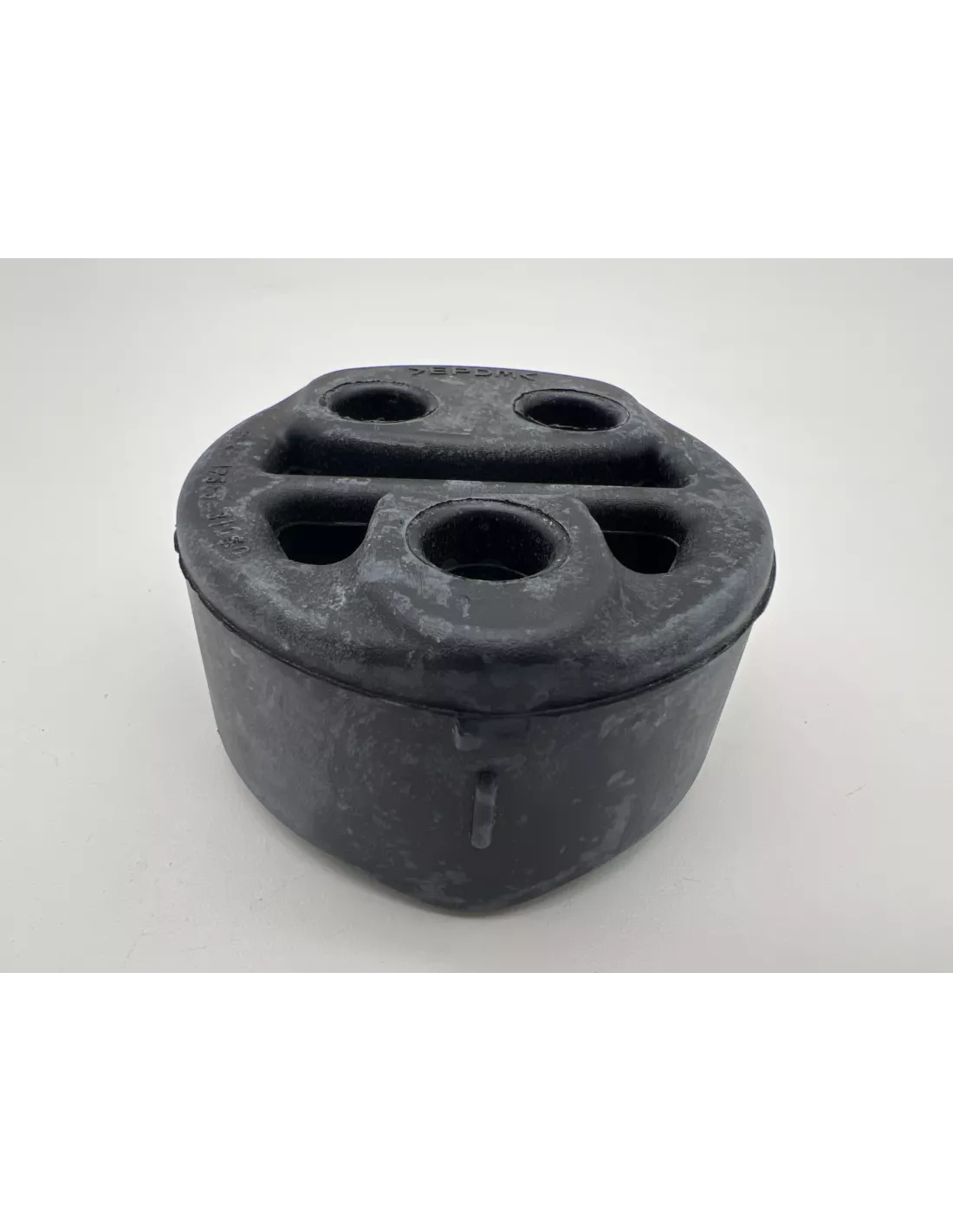 Silent bloc arrière sortie échappement VDJ200 TOYOTA - accessoire 4x4
