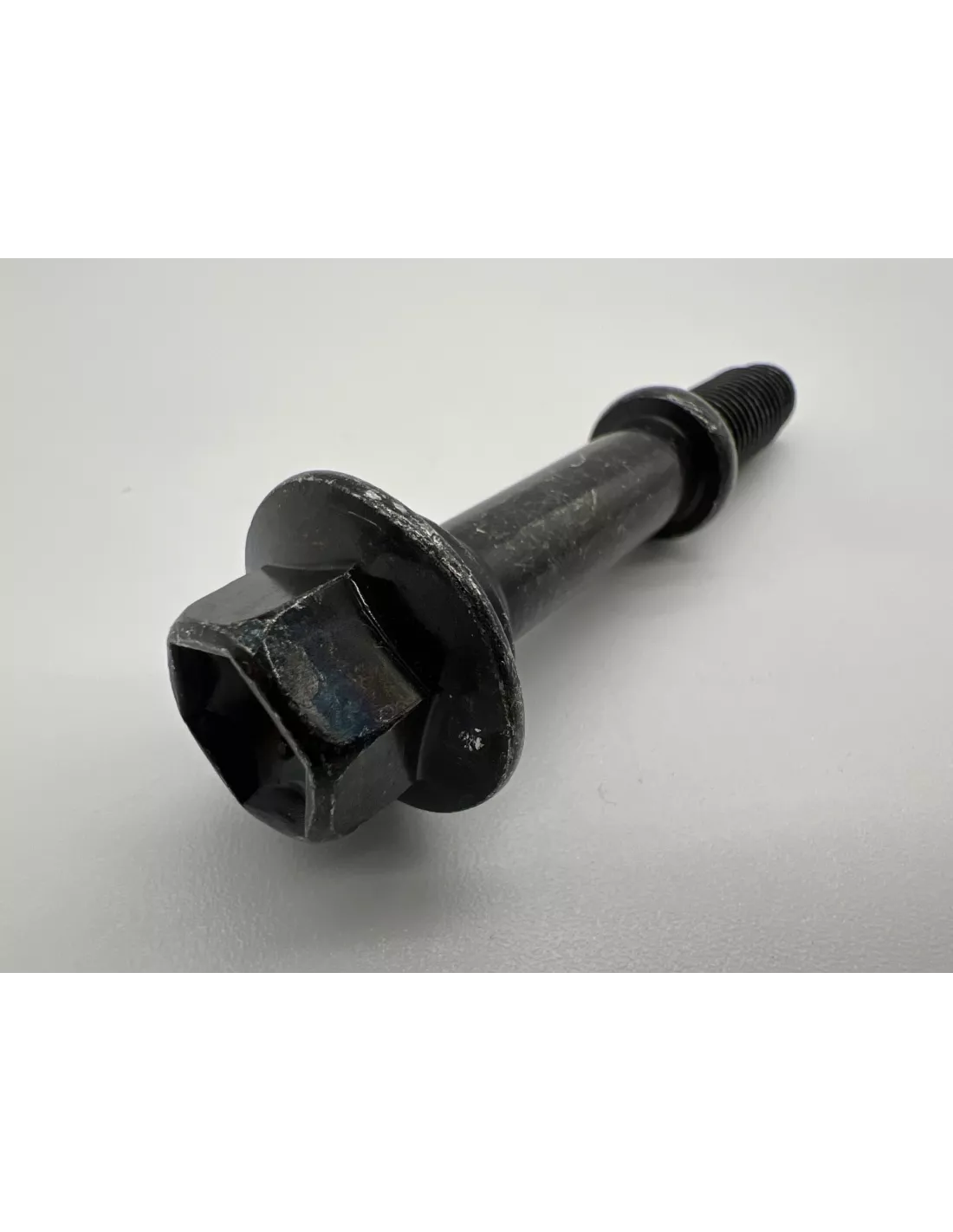 Boulon fixation primaire sur collecteur échappement HDJ100 / entre