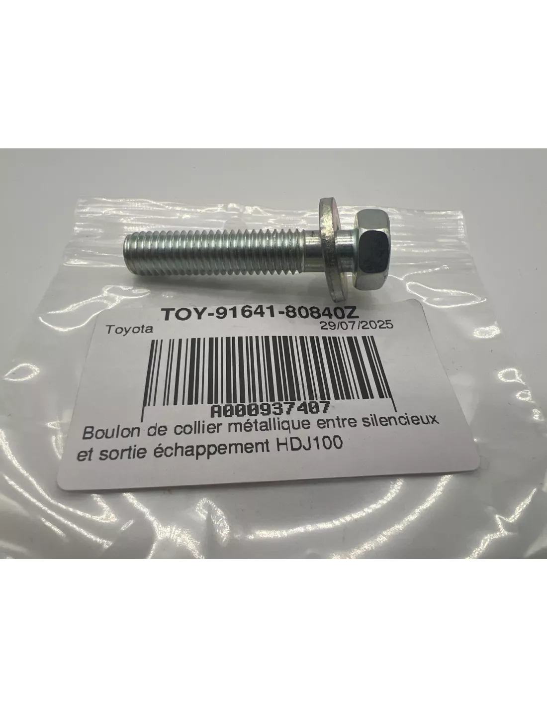 Boulon de collier métallique entre silencieux et sortie échappement