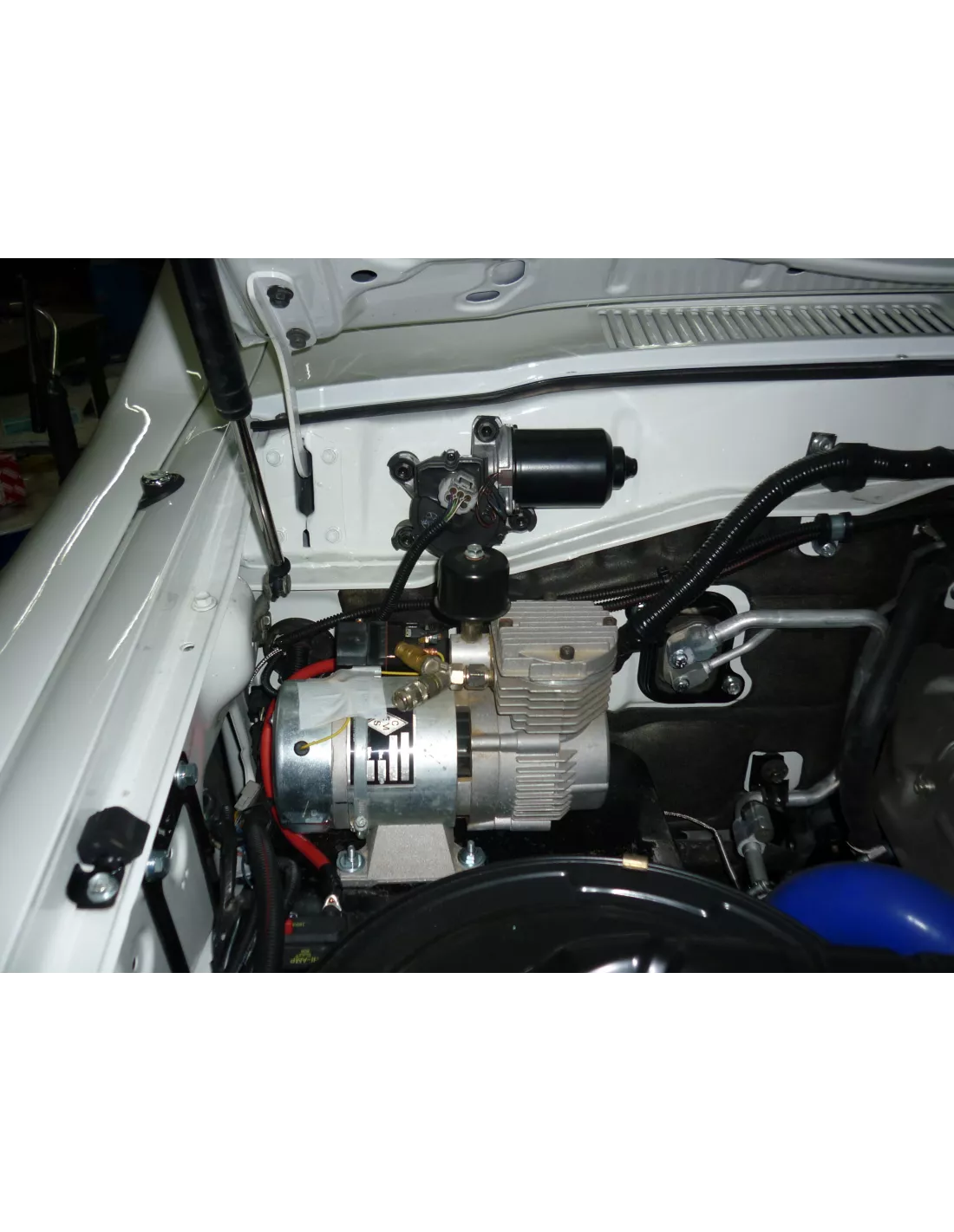 Platine support d'accessoires dans compartiment moteur Toyota HDJ80