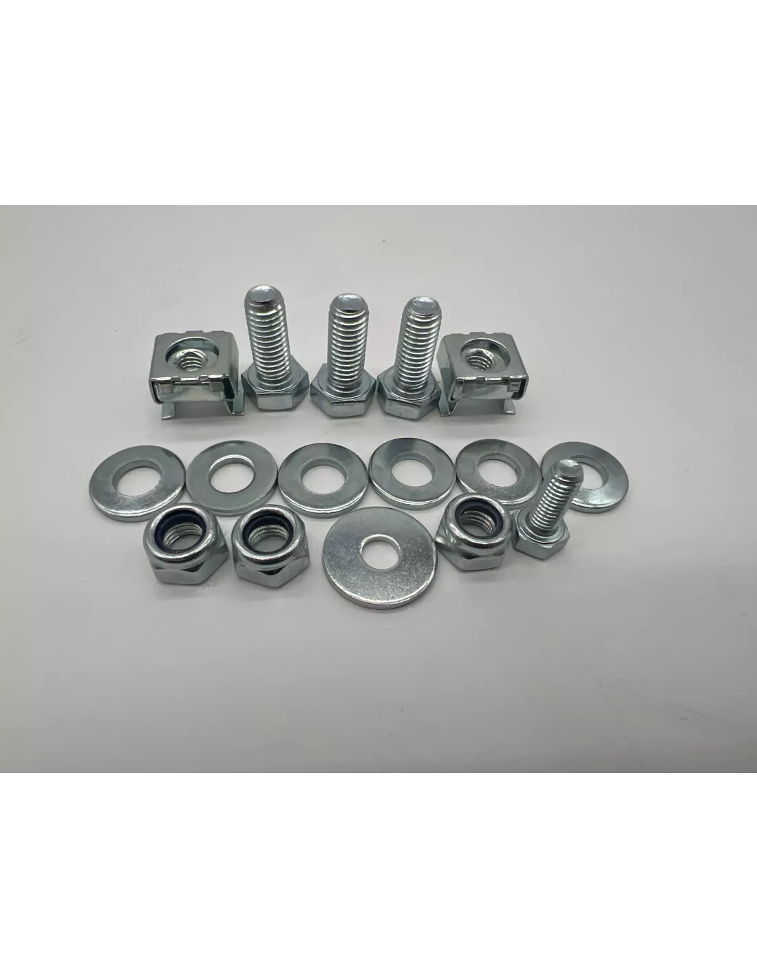 Platine support d'accessoires dans compartiment moteur Toyota HDJ100