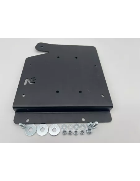 Platine support d'accessoires dans compartiment moteur côté droit