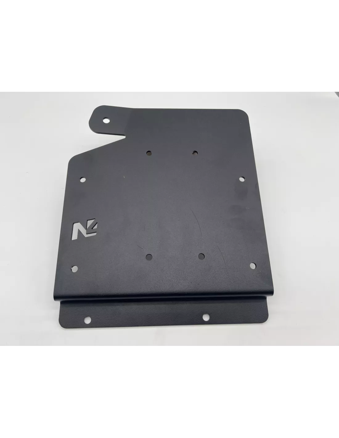 Platine support d'accessoires dans compartiment moteur côté droit