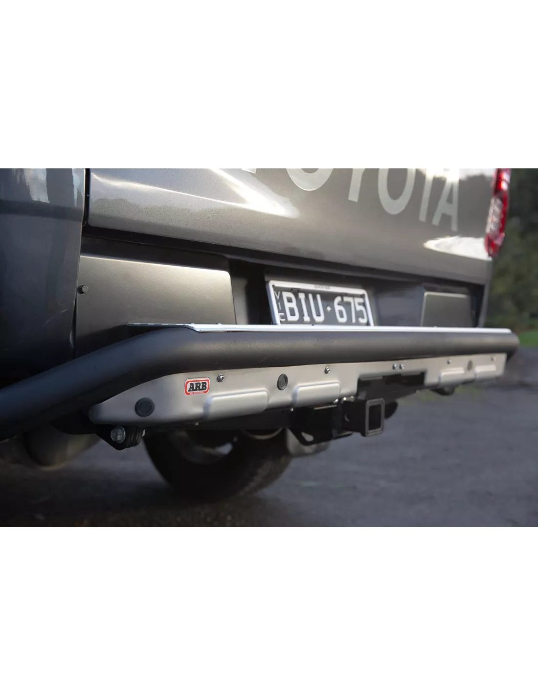 SUMMIT RAW REAR BUMPER 20ON HILUX OE TOWBAR/SENSORS ARB - accessoire