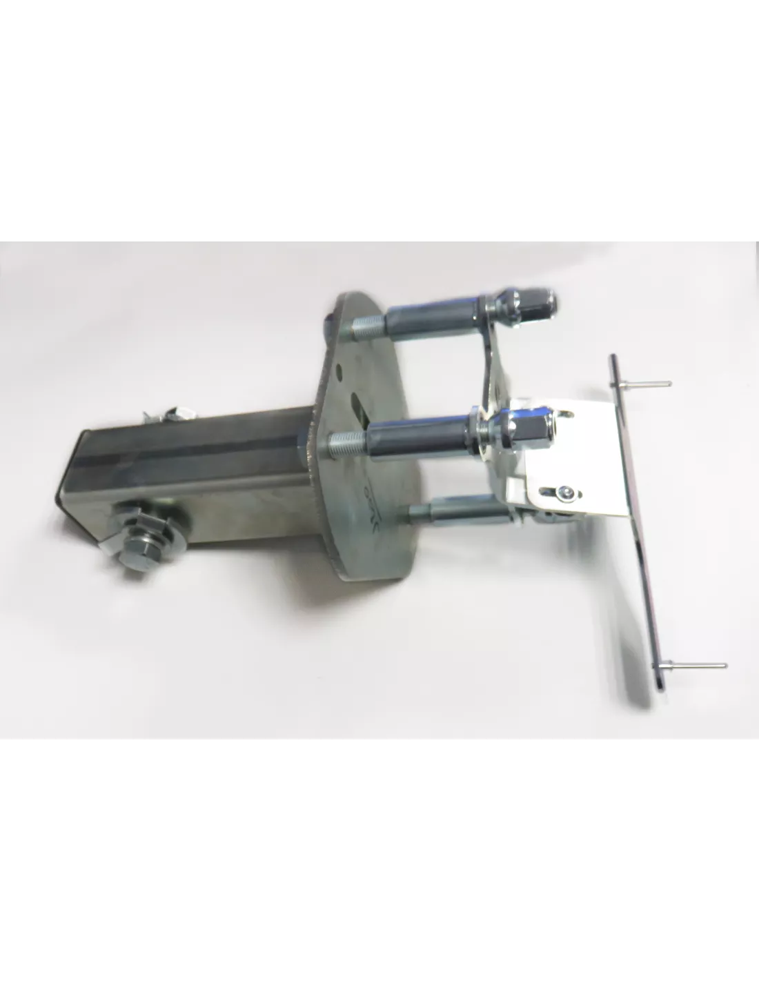 Fixation plaque immatriculation sur jante aluminium en 5x150 (HDJ100